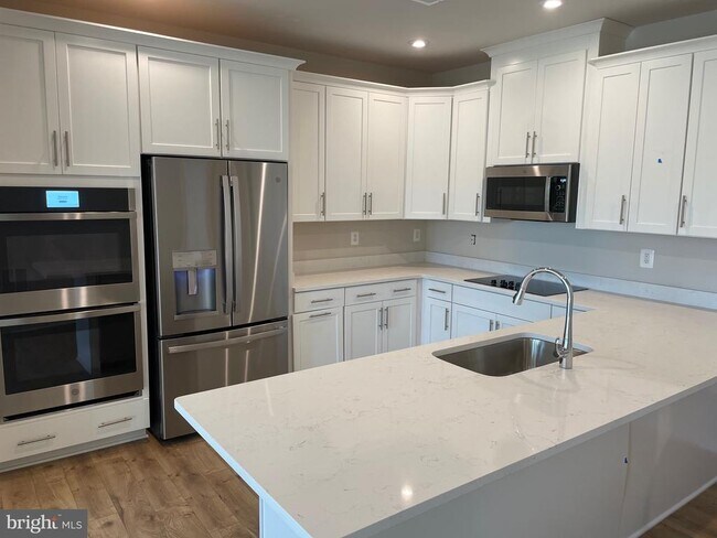 Building Photo - 44572 Wolfhound Sq