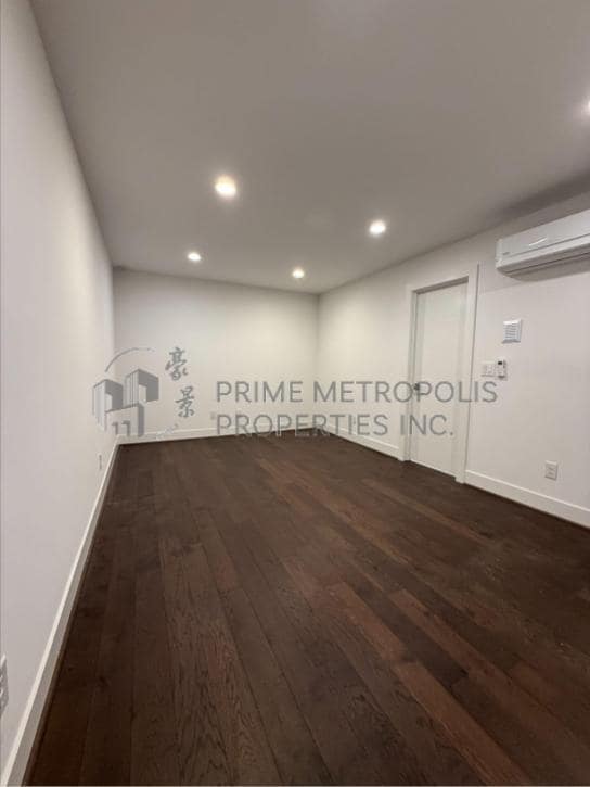 Building Photo - 2142 10th Ave W