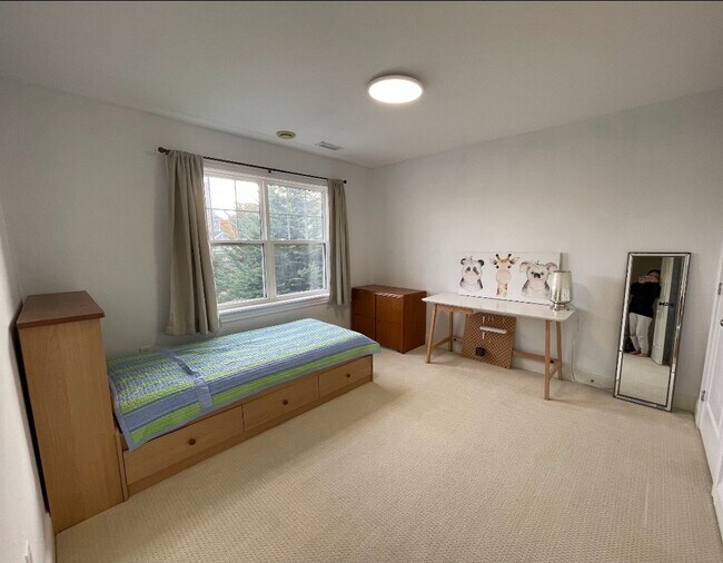 Photo du bâtiment - 64 Walter Havill Dr