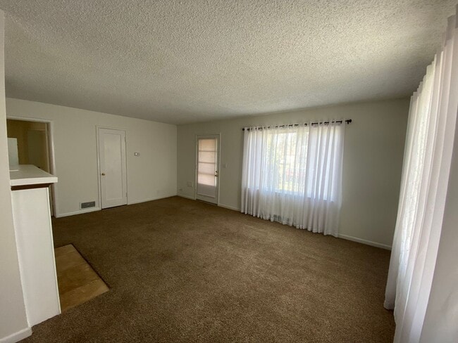 Building Photo - Beautiful South Hill Home!