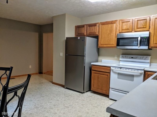 Foto del edificio - 3 br, 2.5 bath Townhome - 819 S 42nd St