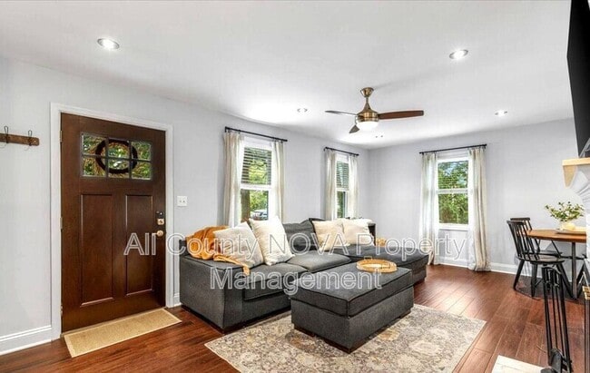 Foto del edificio - 6666 Barrett Rd