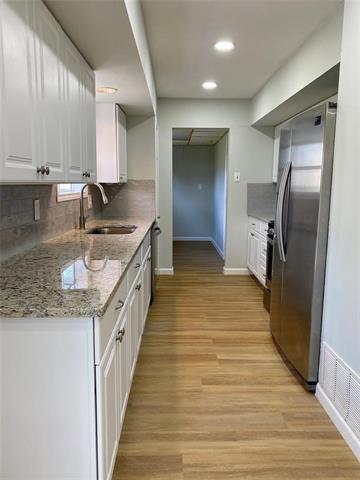 Building Photo - 2859 Linhaven Dr
