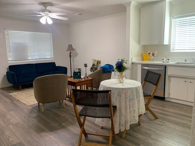Foto del edificio - 3 Bed 2 bath House in City of Tehachapi!