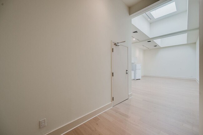 Foto del edificio - 772 N High St