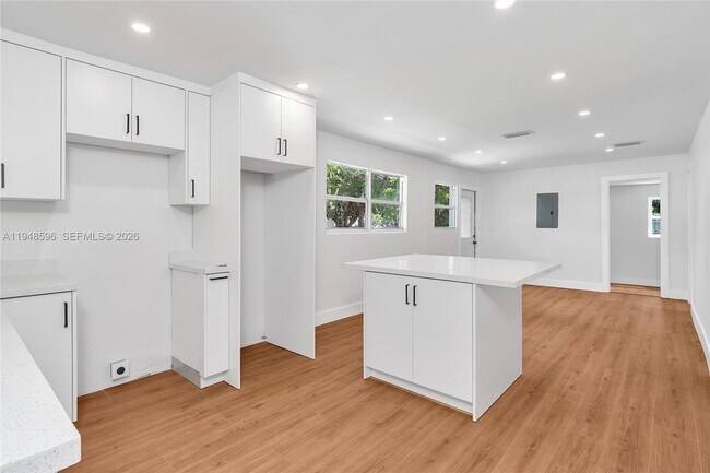 Foto del edificio - 1046 Jann Ave