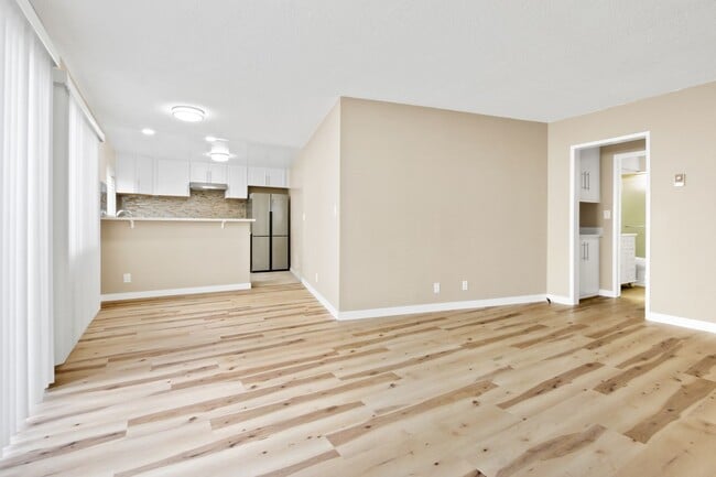 Building Photo - 1234 Wellesley Ave