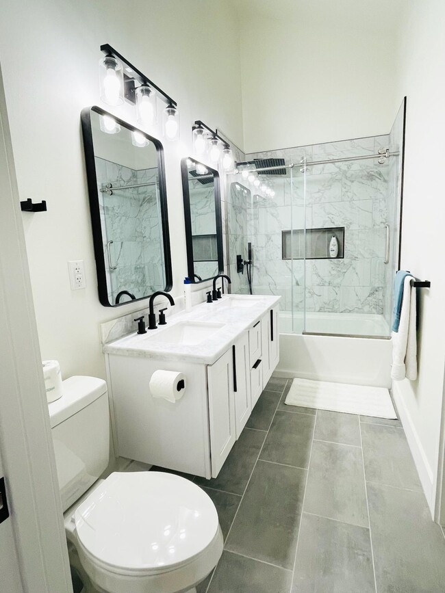 Foto del edificio - 407 Index Pl NE