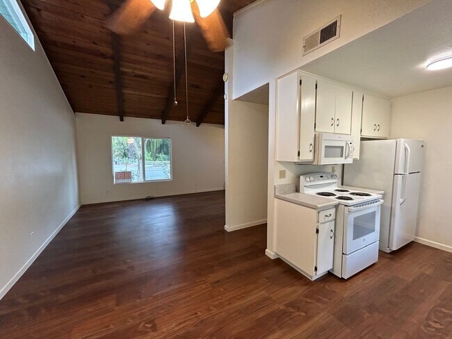 Foto del edificio - Charming 2 Bedroom Home with Creekside Set...