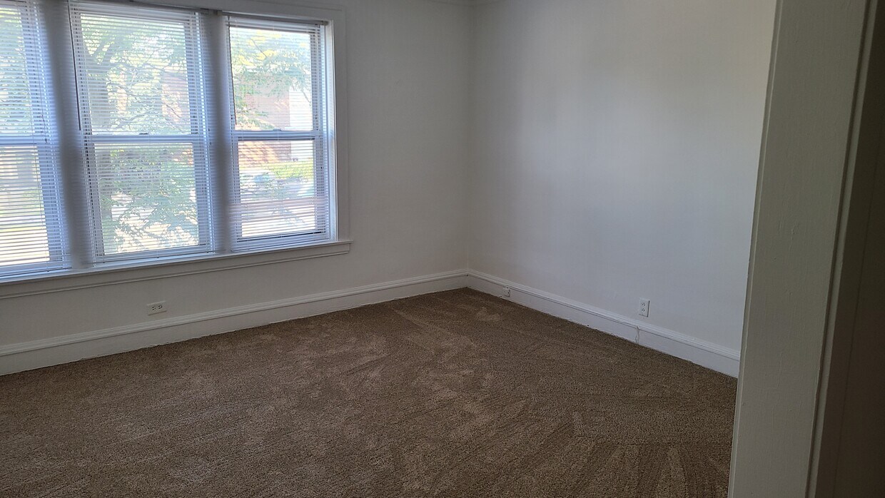 Living room - 8939 Skokie Blvd