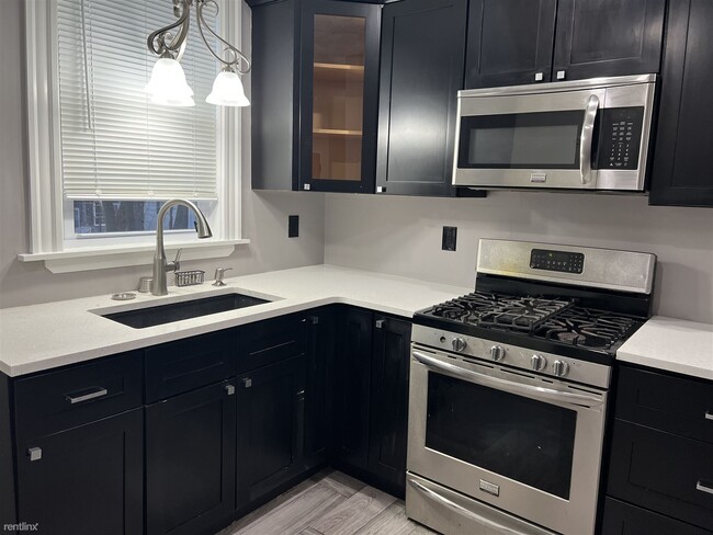 Building Photo - 2 br, 1 bath House - 2 Maple St Apt 2