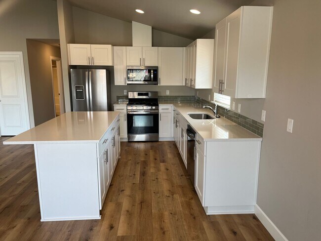 Foto del edificio - Newer Construction 3 Bedroom House in NW Redmond