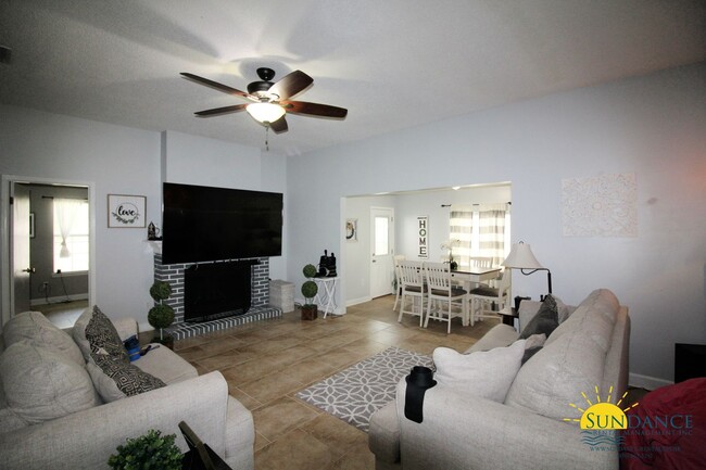 Foto del edificio - Beautiful 3 Bedroom Home in Fort Walton Beach