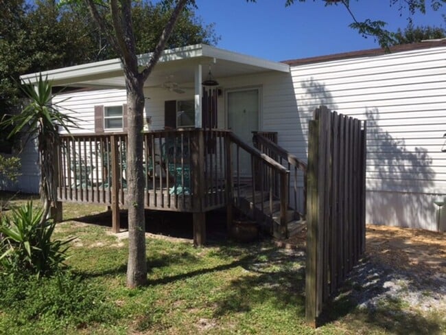 Building Photo - PCB Rental 3 BR / 1 BA - Convenient to it all!
