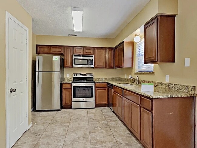 Foto del edificio - 6625 Basswood Dr
