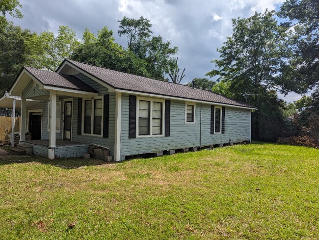 Building Photo - 118 N Attaway St