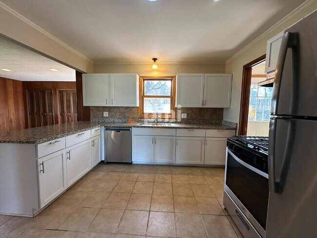 Building Photo - 202 E 250 S