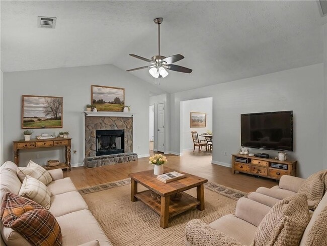Building Photo - 108 Greenleaf Dr