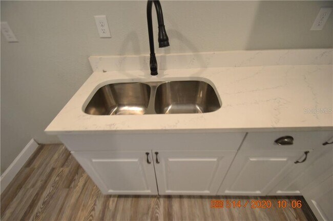 Foto del edificio - 419 Stremma Rd