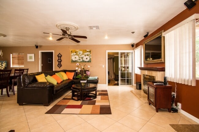 Building Photo - 11252 S Euclid St