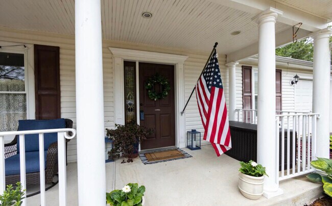 Building Photo - 868 Jamesport Dr