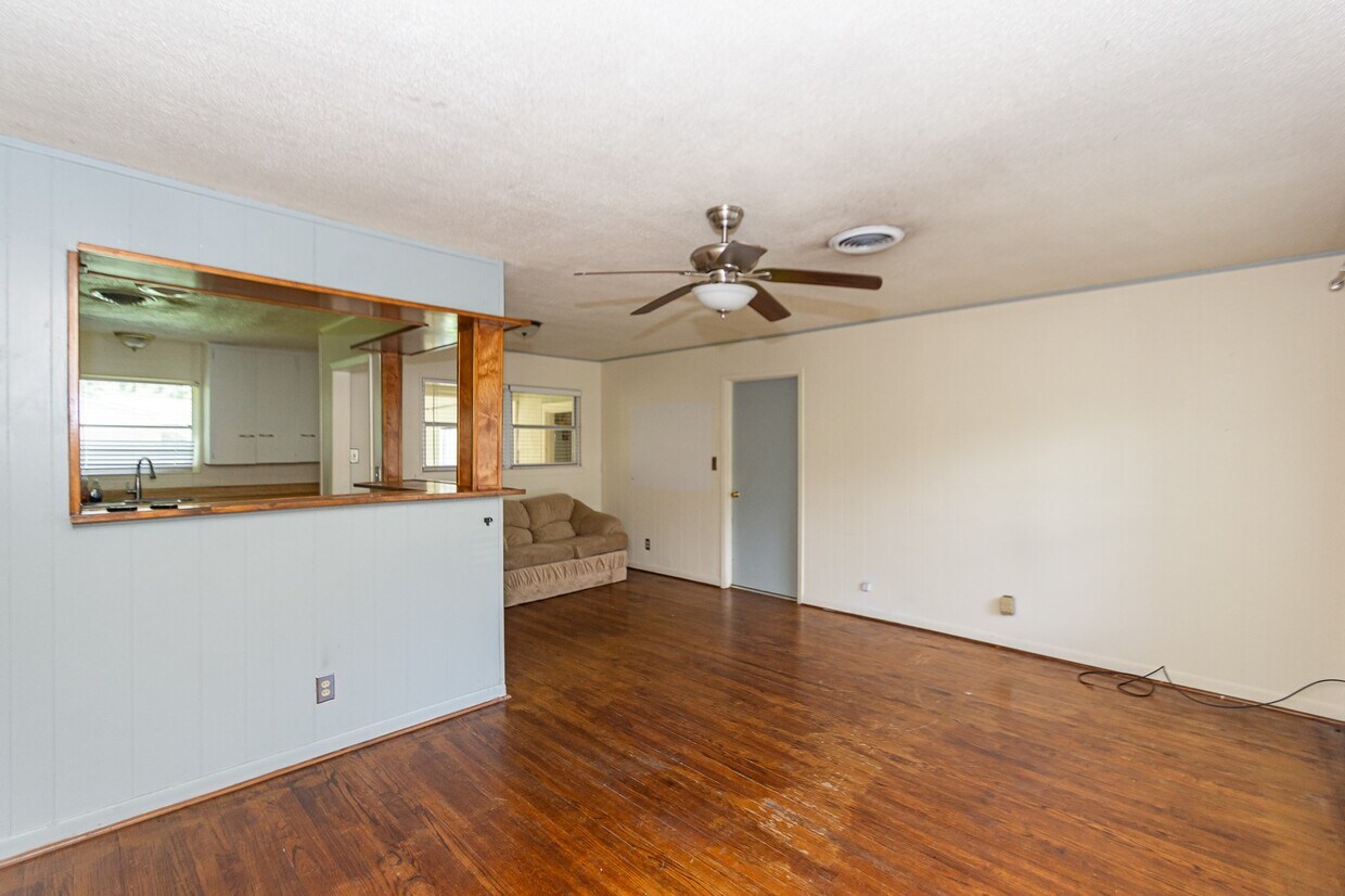 Building Photo - 1737 S Park