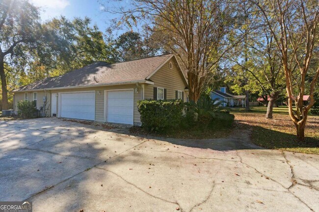 Building Photo - 106 Buntin St