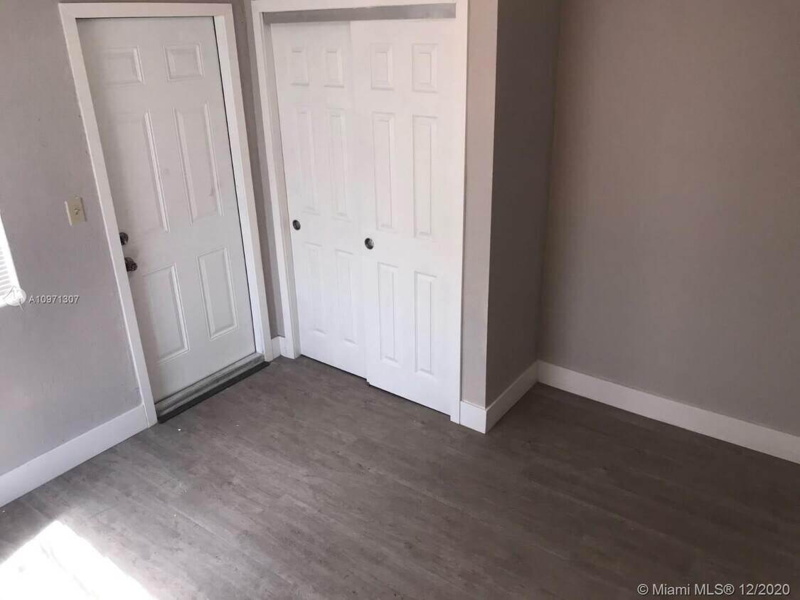 Foto principal - 1203 NW 44th St