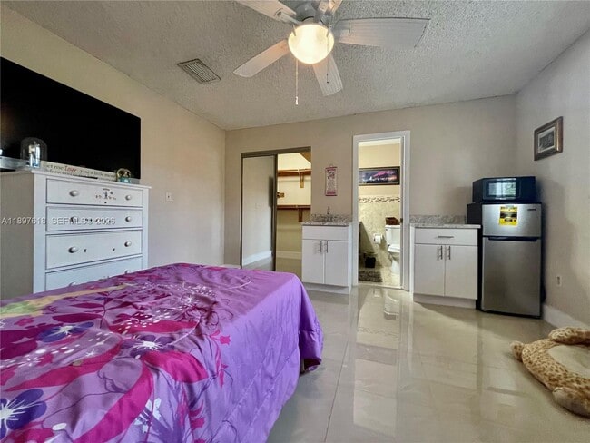 Foto del edificio - 264 NW 61st Ave