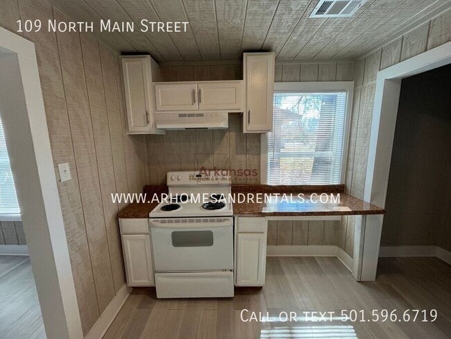 Building Photo - 109 N Main