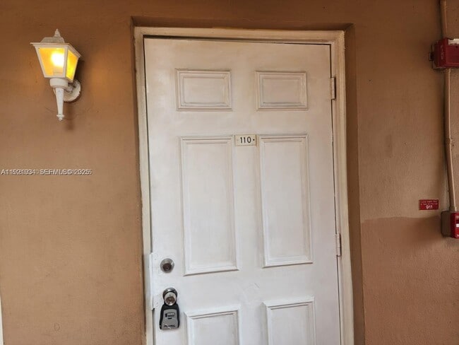 Building Photo - 241 SE 9th Ave