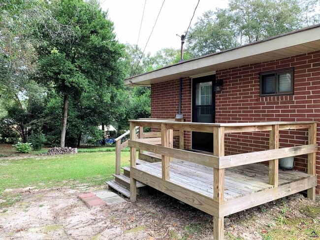 Building Photo - 108 Osage Ave