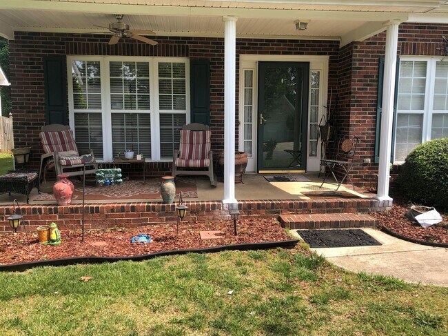 Foto del edificio - 2218 Tree Ridge Rd