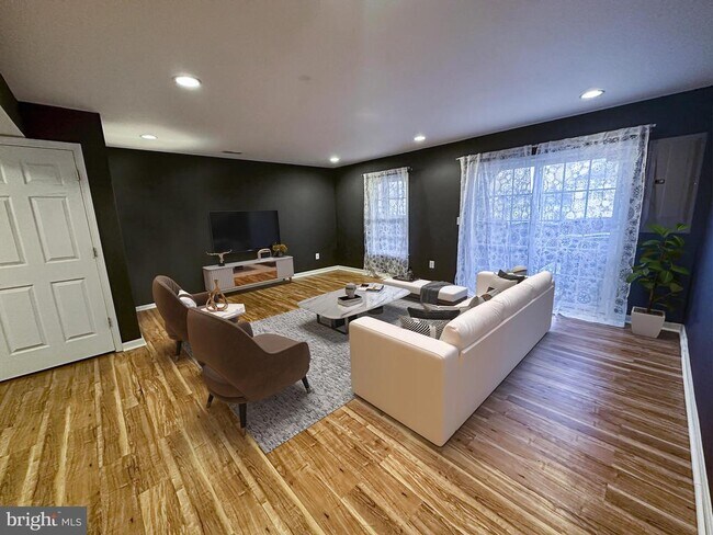 Foto del edificio - 105 Breakers Edge Ct