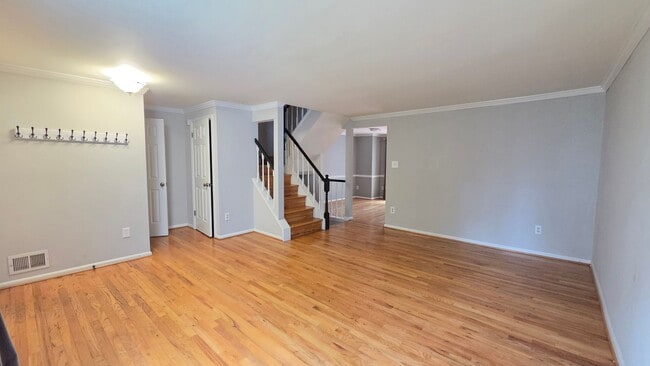 Building Photo - 6638 Greenleigh Ln