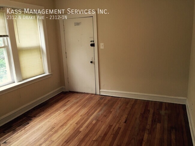 Foto del edificio - 2312 N Drake Ave