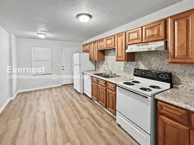 Foto del edificio - 248 Foxglen Rd