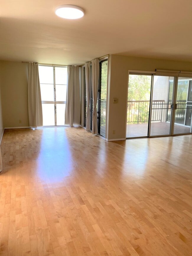 Building Photo - Rarely Available Haleloa II - 3/2/2