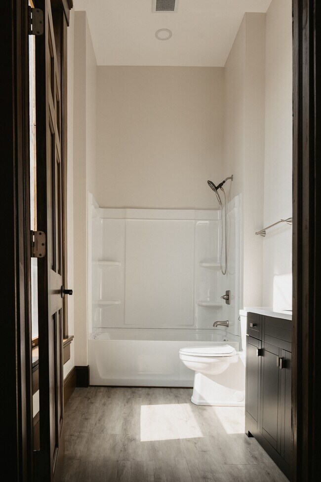 Foto del edificio - 16 S Jackson St