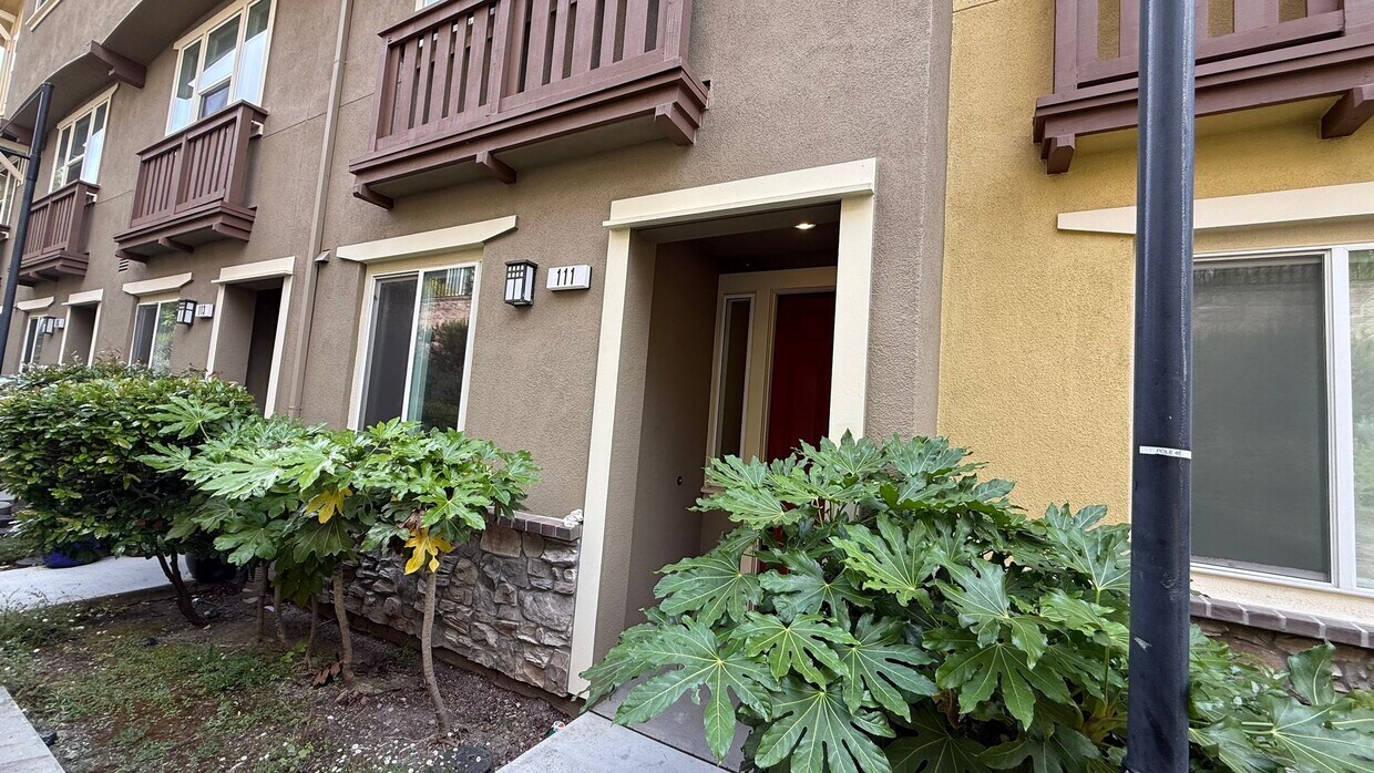 Primary Photo - Epic REA - Stunning 4BR+4BA Modern Townhou...