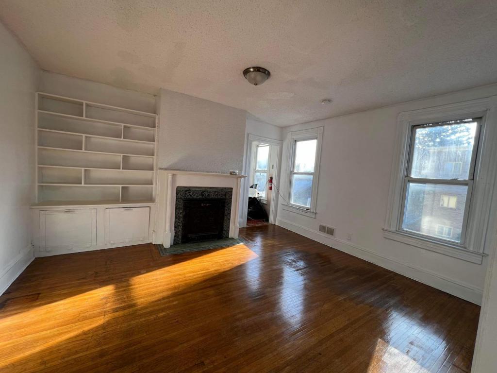 Primary Photo - 2-2 1/2 Sherman Place