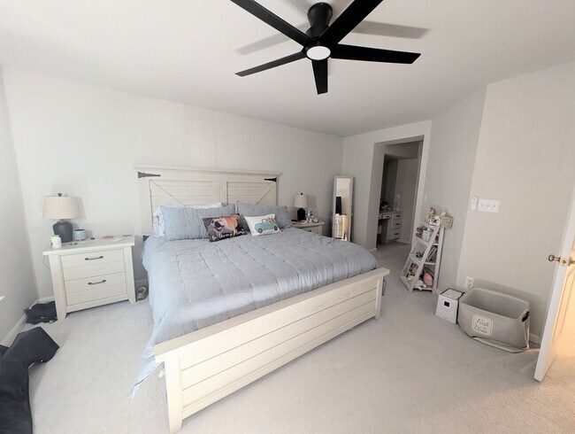 Foto del edificio - END UNIT STUNNER!