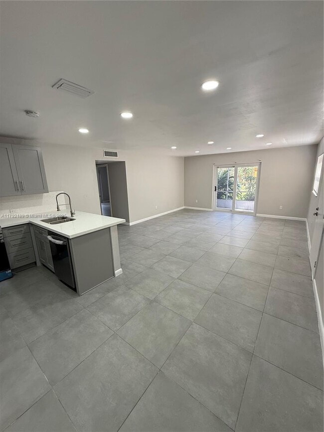 Foto del edificio - 4111 Stirling Rd