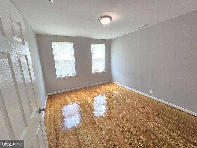 Foto del edificio - 3516 Erdman Ave