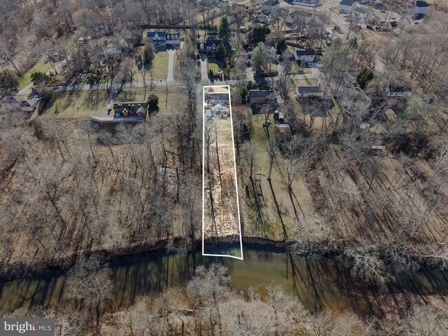 Foto del edificio - 7409 Lake Dr