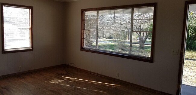 Building Photo - 343 Stallings St
