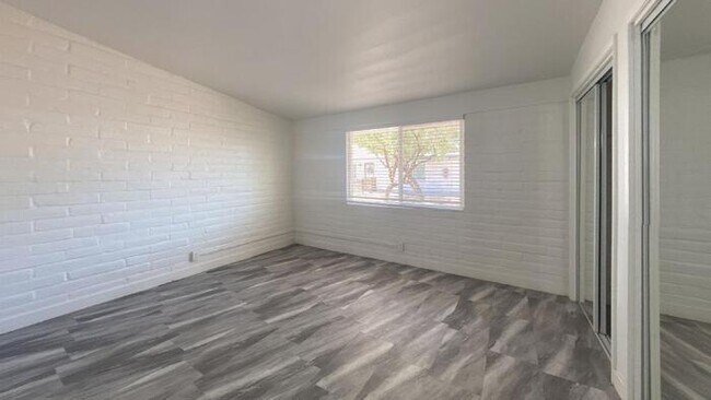 Building Photo - 1/2 Off First First Month! Luxury 2 Bed Ap...