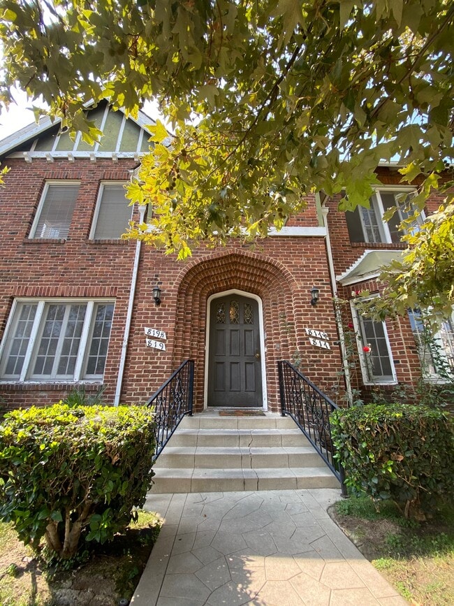 817 S Sycamore Ave, Los Angeles, CA 90036 Townhome Rentals in Los