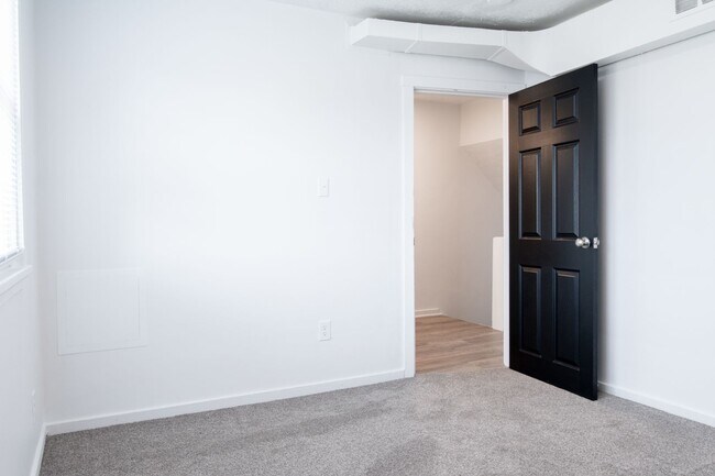 Foto del edificio - Looking for a 3-Bedroom townhome in Midlan...