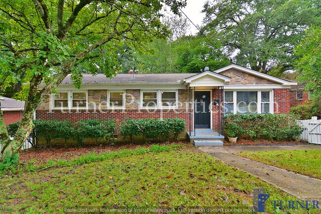 Foto del edificio - Charming 3 BR in Rosewood w/ Fenced Backyard